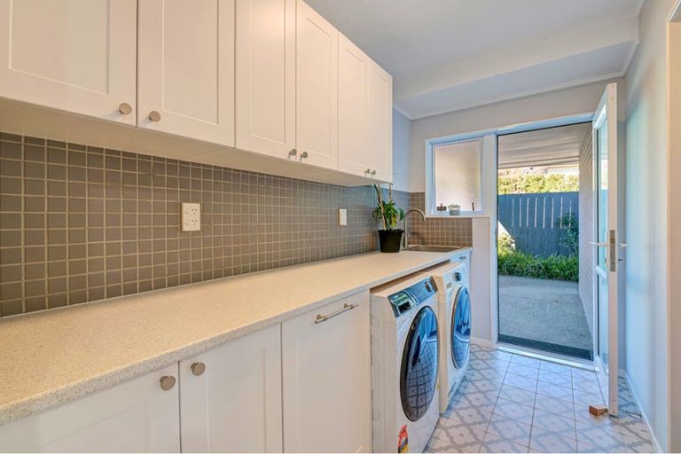 Photo of property in 19 Esther Place, Red Beach, 0932