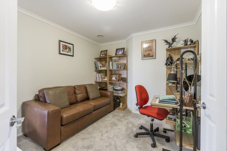 Photo of property in 1 The Ritz, Orewa, 0931