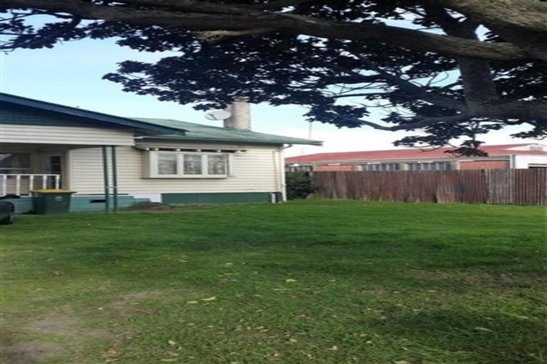 Photo of property in 2/23 Coronation Road, Papatoetoe, Auckland, 2025