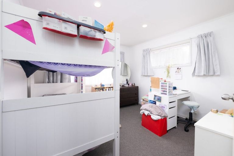 Photo of property in 32 Marlborough Avenue, Glenfield, Auckland, 0629