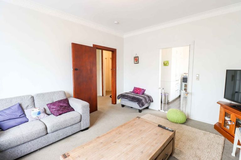 Photo of property in 33 Rewa Street, Takaro, Palmerston North, 4412