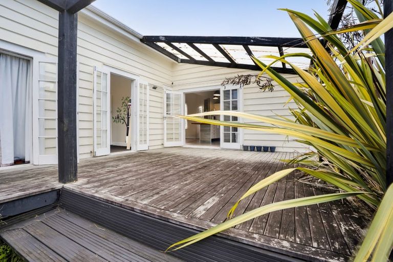 Photo of property in 120 Manawapou Road, Hawera, 4610