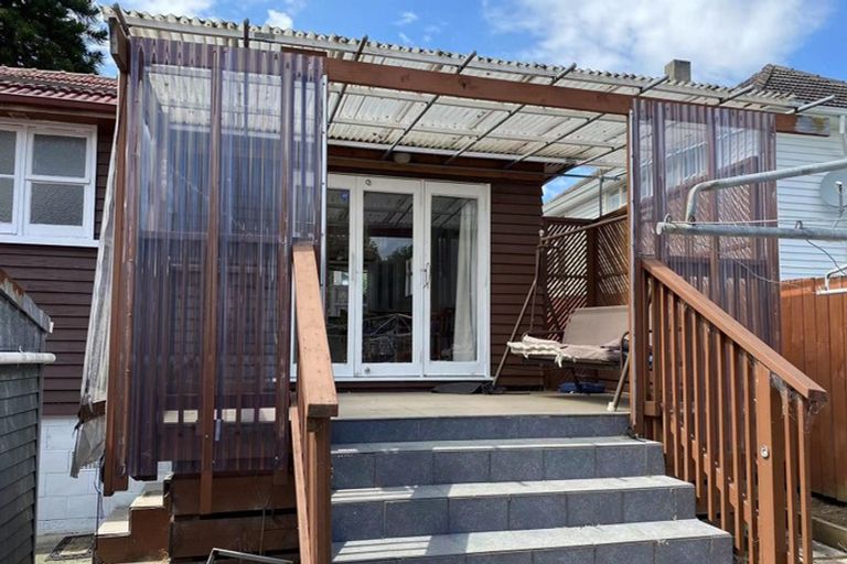 Photo of property in 87 Hillsborough Road, Hillsborough, Auckland, 1042