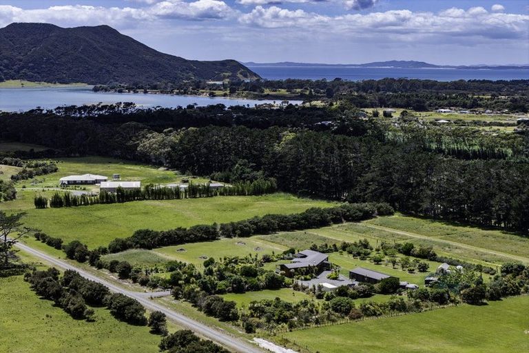 Photo of property in 4037b Far Road North, Pukenui, 0484