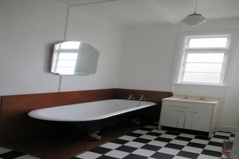 Photo of property in 362 Oxford Street, Levin, 5510