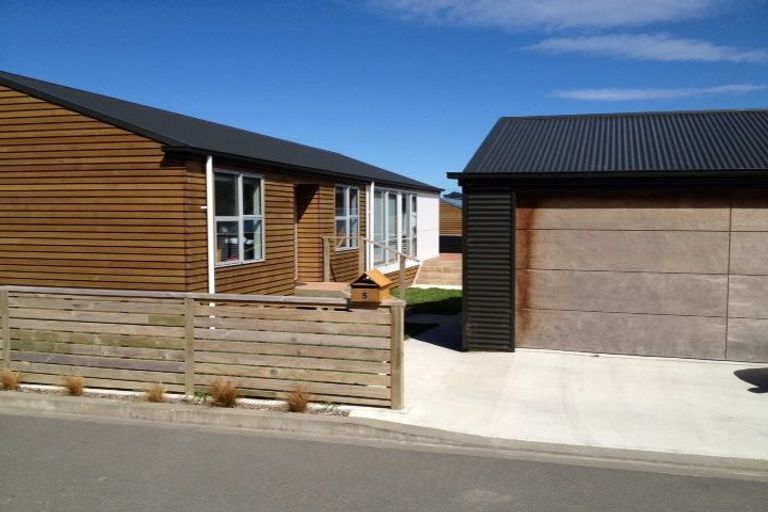 Photo of property in 5 Otonga Heights, Maungaraki, Lower Hutt, 5010