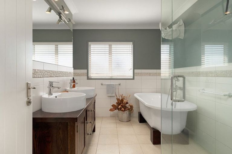 Photo of property in 51 Inverness Drive, Pyes Pa, Tauranga, 3112