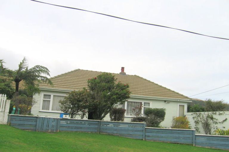 Photo of property in 12 Coates Street, Tawa, Wellington, 5028
