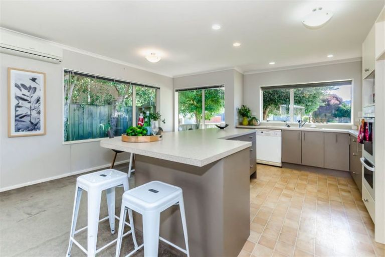 Photo of property in 14 Kennedy Place, Waikanae Beach, Waikanae, 5036