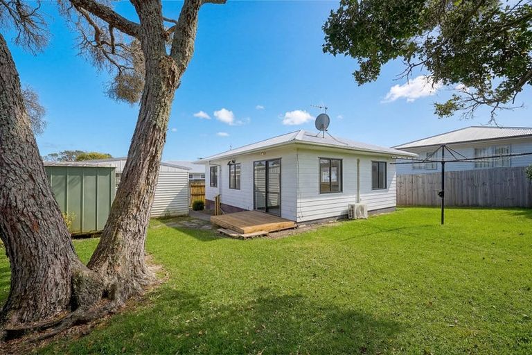 Photo of property in 50 Barrys Road, Glendene, Auckland, 0602