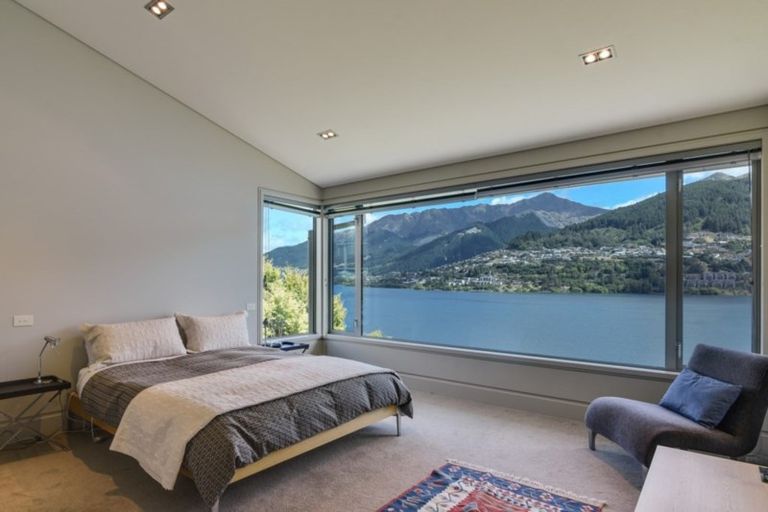 Photo of property in 11 Mincher Road, Kelvin Heights, Queenstown, 9300