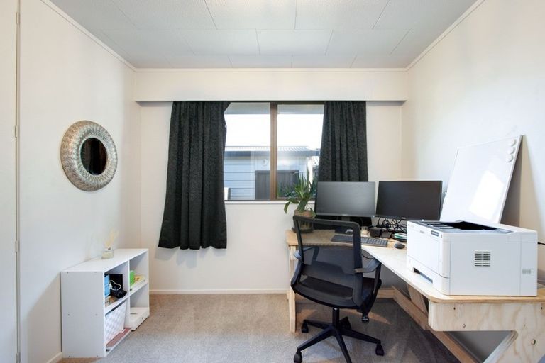 Photo of property in 32 Plowman Crescent, Onekawa, Napier, 4110