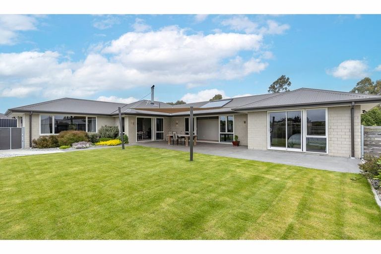 Photo of property in 5 Northside Drive, Waikuku, 7473