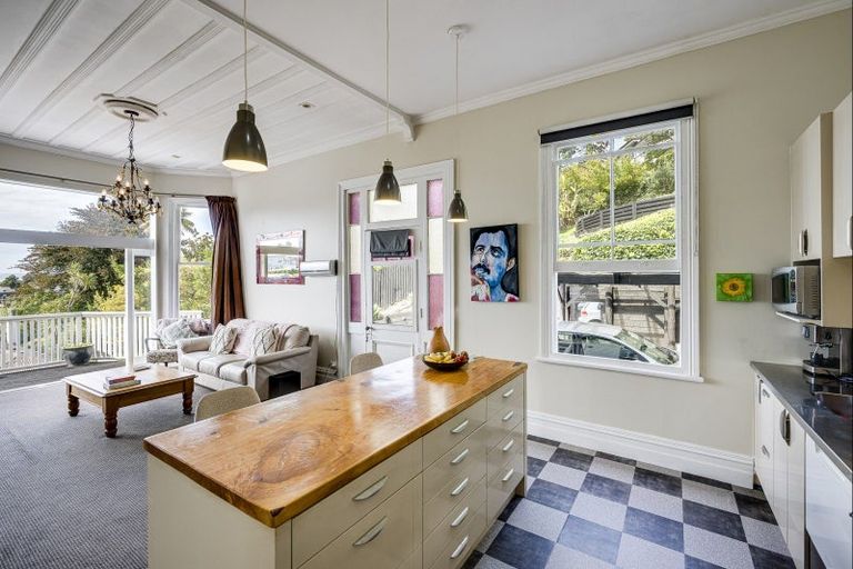 Photo of property in 4 Fitzroy Road, Bluff Hill, Napier, 4110