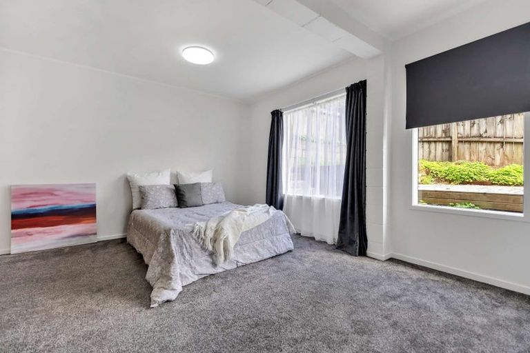 Photo of property in 2/42 Sheridan Drive, New Lynn, Auckland, 0600