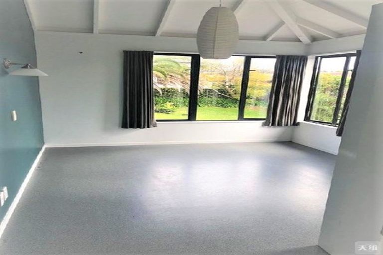 Photo of property in 58 Gladstone Road, Northcote, Auckland, 0627