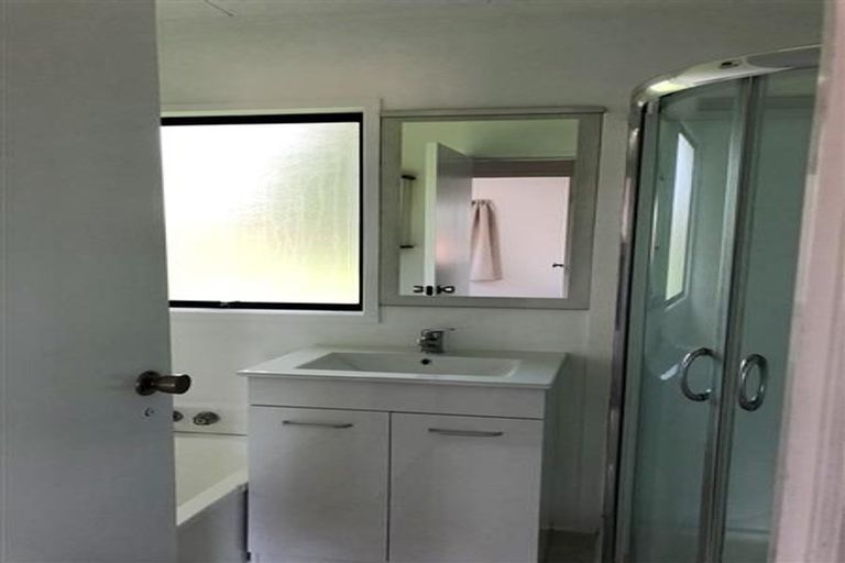 Photo of property in 17 Sabana Place, Unsworth Heights, Auckland, 0632