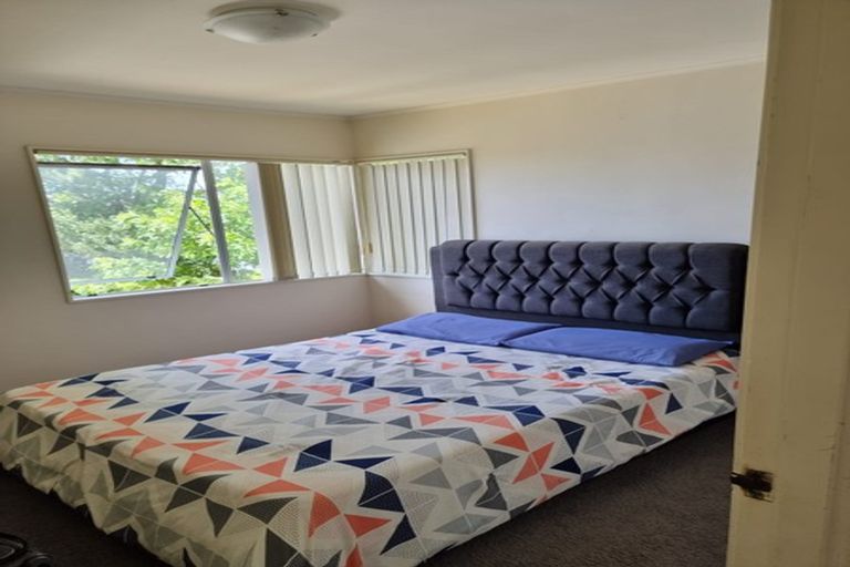 Photo of property in 18 Athena Drive, Totara Vale, Auckland, 0629