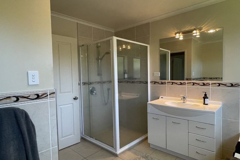 Photo of property in 8 George Deane Place, Greenhithe, Auckland, 0632