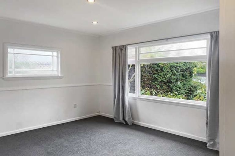 Photo of property in 142 Memorial Avenue, Burnside, Christchurch, 8053