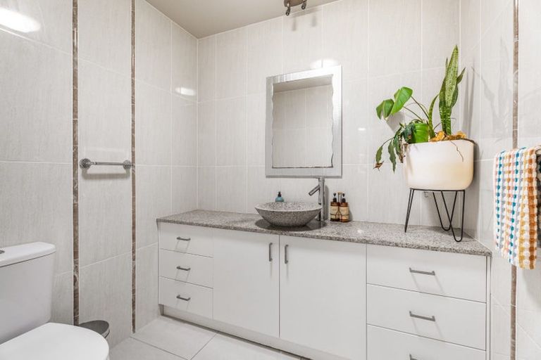 Photo of property in 71 Kittiwake Drive, Schnapper Rock, Auckland, 0632