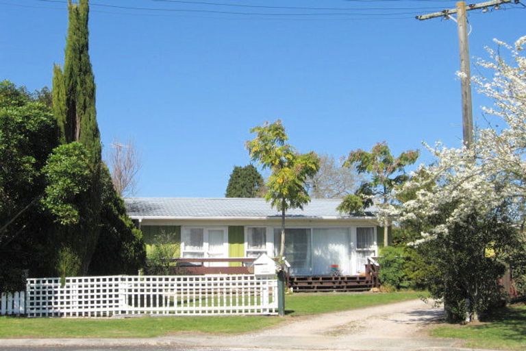 Photo of property in 22 Annette Place, Whitianga, 3510