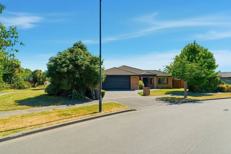 Photo of property in 15 Blowers Place, Halswell, Christchurch, 8025