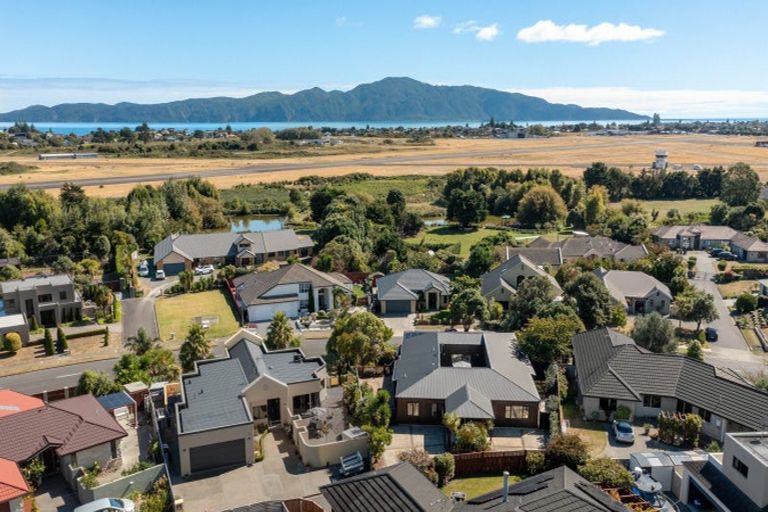 Photo of property in 22 Millennium Hill, Paraparaumu, 5032