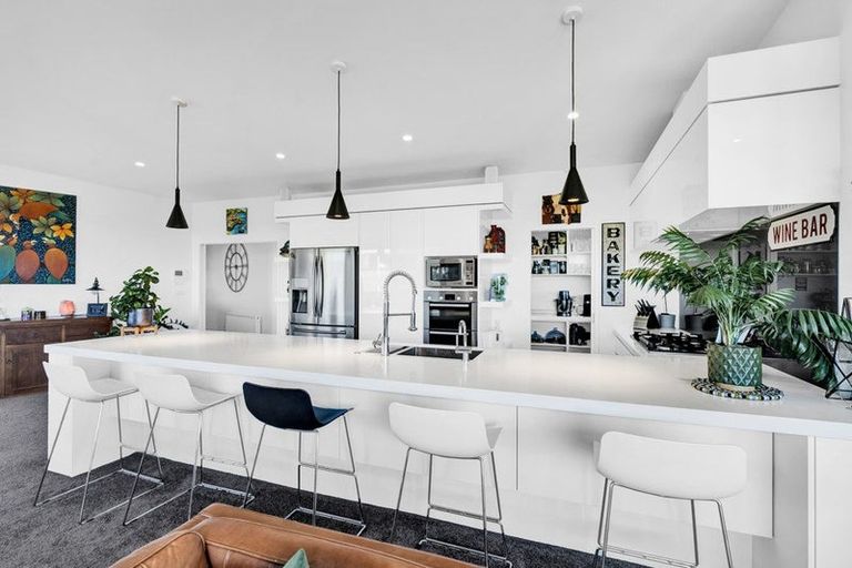 Photo of property in 15 Links Drive, Waiwhakaiho, New Plymouth, 4312