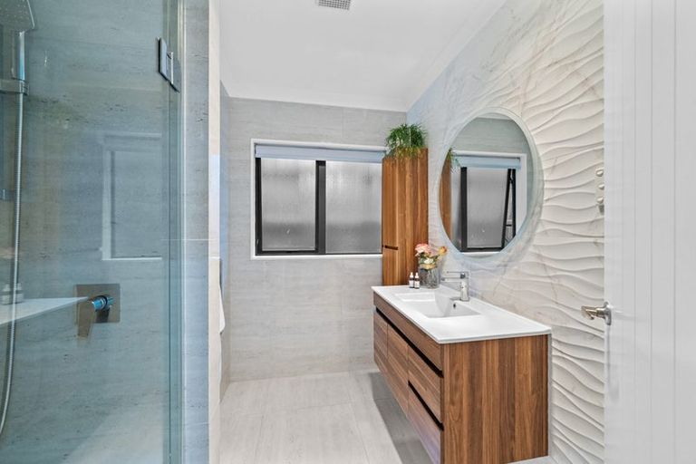 Photo of property in 15 Zefiro Drive, Massey, Auckland, 0614