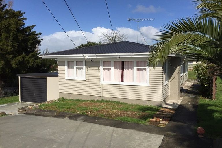 Photo of property in 10 Christmas Road, Manurewa, Auckland, 2102