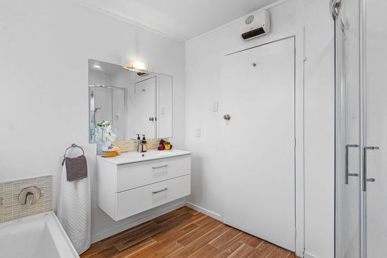 Photo of property in 345 Eastern Terrace, Sydenham, Christchurch, 8023