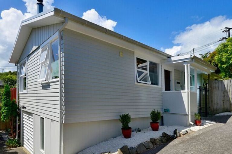 Photo of property in 50 Heathcote Road, Castor Bay, Auckland, 0620