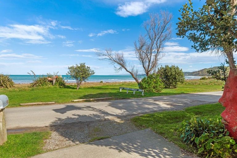 Photo of property in 11 Makorori Beach Road, Makorori, Gisborne, 4073