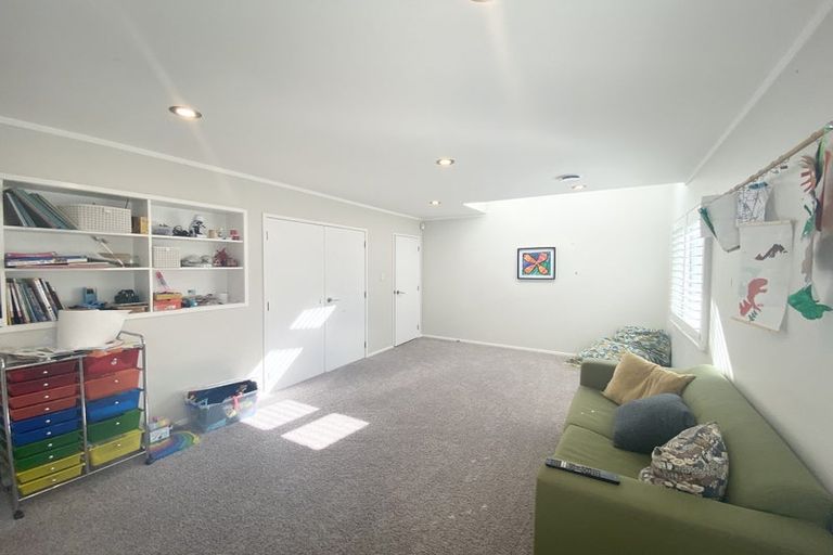 Photo of property in 2/43 Toroa Street, Torbay, Auckland, 0630