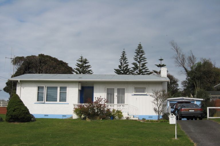 Photo of property in 9 Lee Street, Castlecliff, Whanganui, 4501