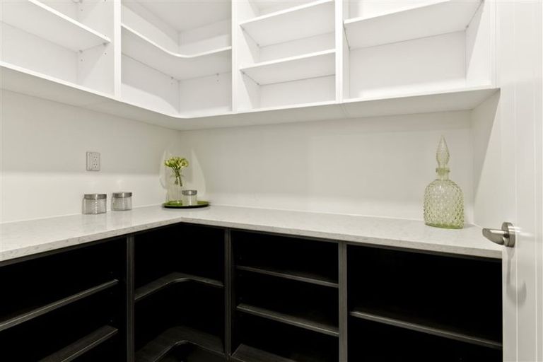 Photo of property in 12 Sir Lincoln Drive, Kumeu, 0810