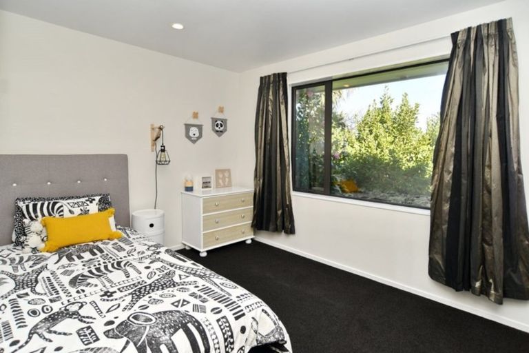 Photo of property in 10a Puhara Avenue, Parklands, Christchurch, 8083