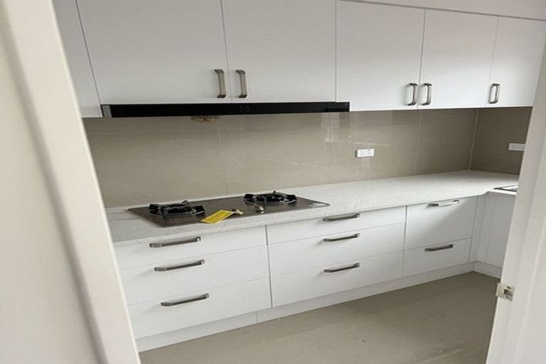 Photo of property in 28e Tiraumea Drive, Pakuranga, Auckland, 2010