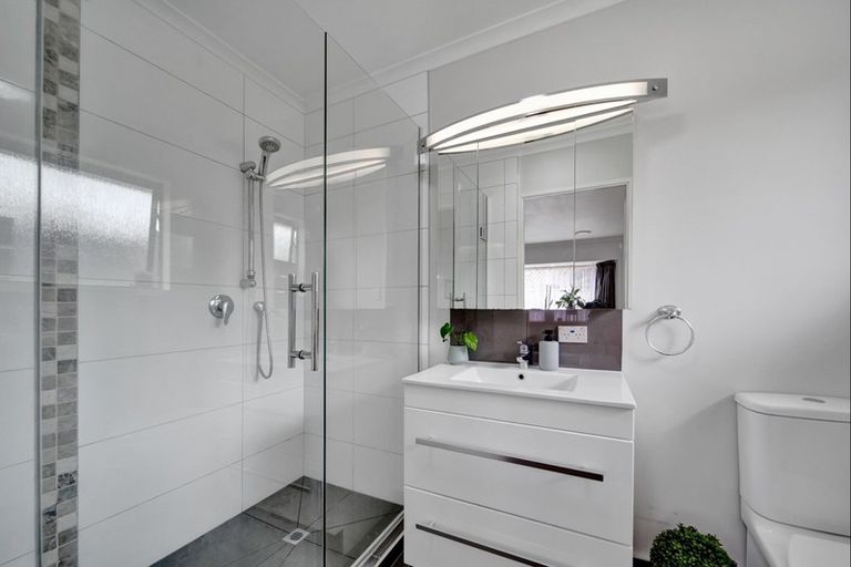 Photo of property in 6 Ashmore Drive, Frankleigh Park, New Plymouth, 4310