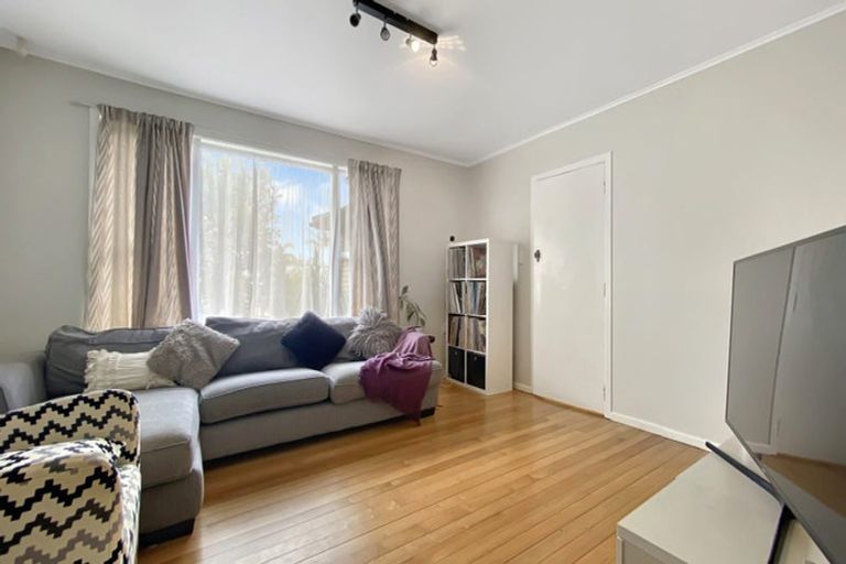 Photo of property in 86 Sylvan Crescent, Te Atatu South, Auckland, 0610