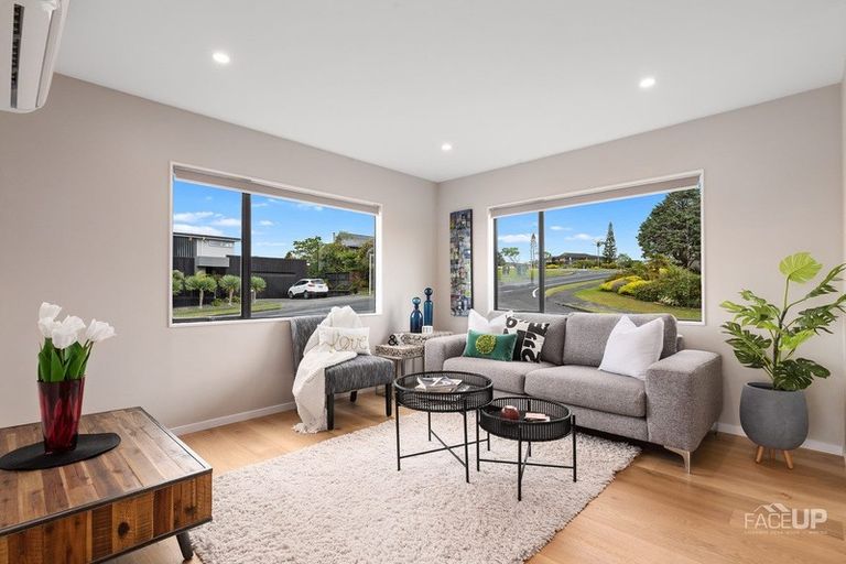 Photo of property in 168 Luckens Road, West Harbour, Auckland, 0618