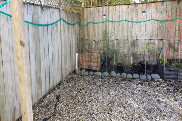 Photo of property in 4/3 Orwell Road, Greenhithe, Auckland, 0632