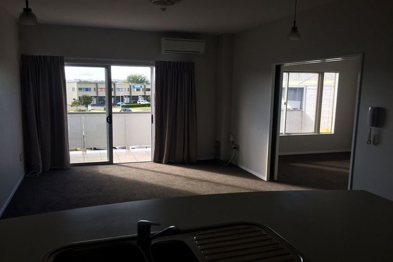 Photo of property in 6/26 Lovell Court, Rosedale, Auckland, 0632