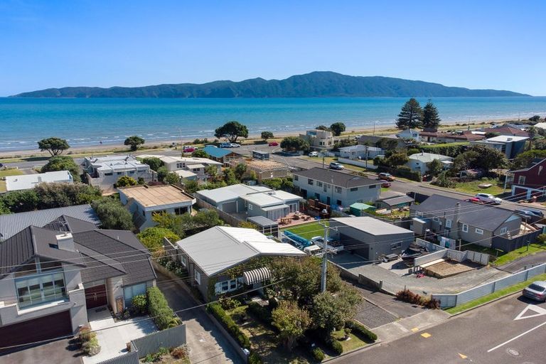 Photo of property in 118 Seaview Road, Paraparaumu Beach, Paraparaumu, 5032
