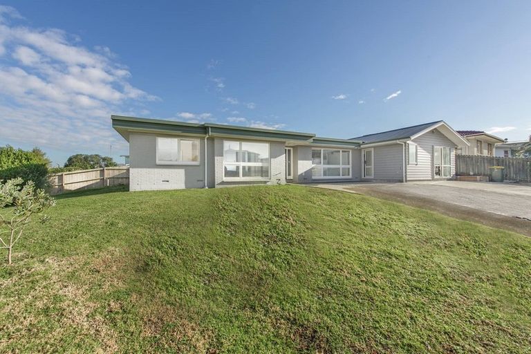 Photo of property in 2 Vanbrugh Place, Bucklands Beach, Auckland, 2014