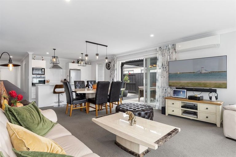 Photo of property in 10 Lion Place, Papamoa, 3118