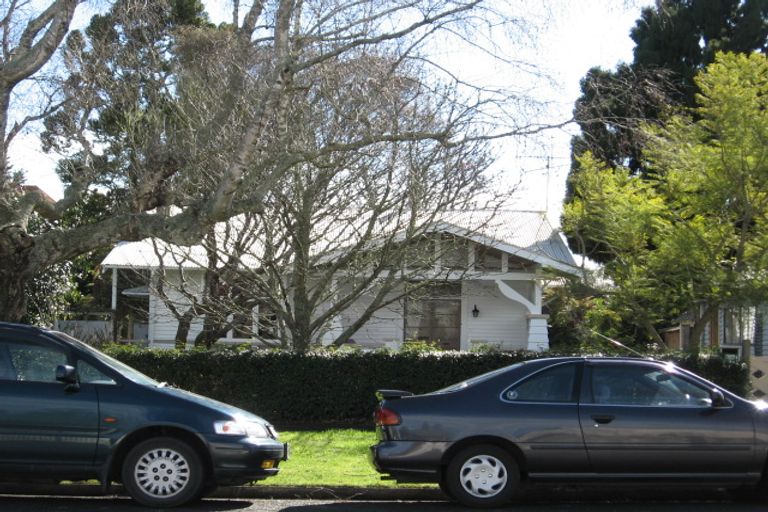 Photo of property in 1 Piako Road, Claudelands, Hamilton, 3214