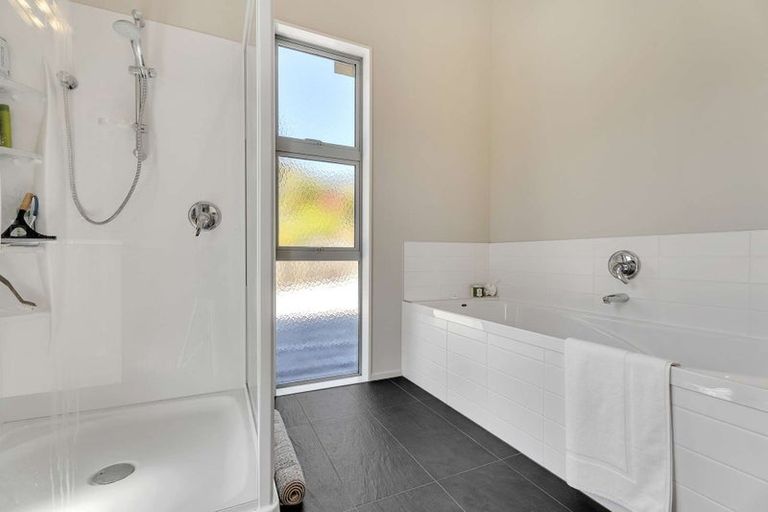 Photo of property in 21 Centennial Drive, Whitianga, 3510