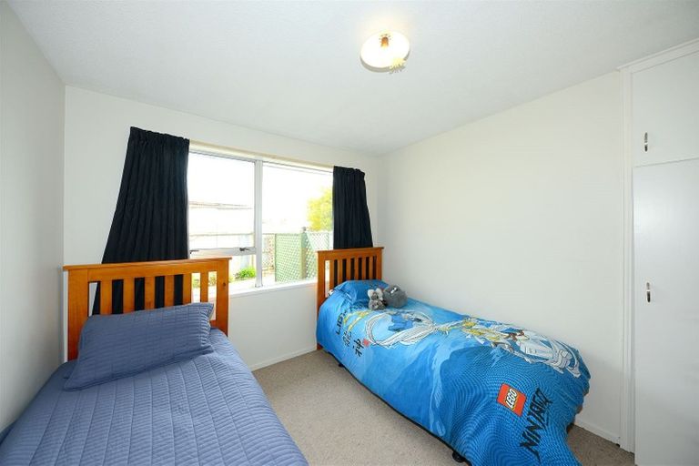 Photo of property in 3 Clivedon Place, Redwood, Christchurch, 8051